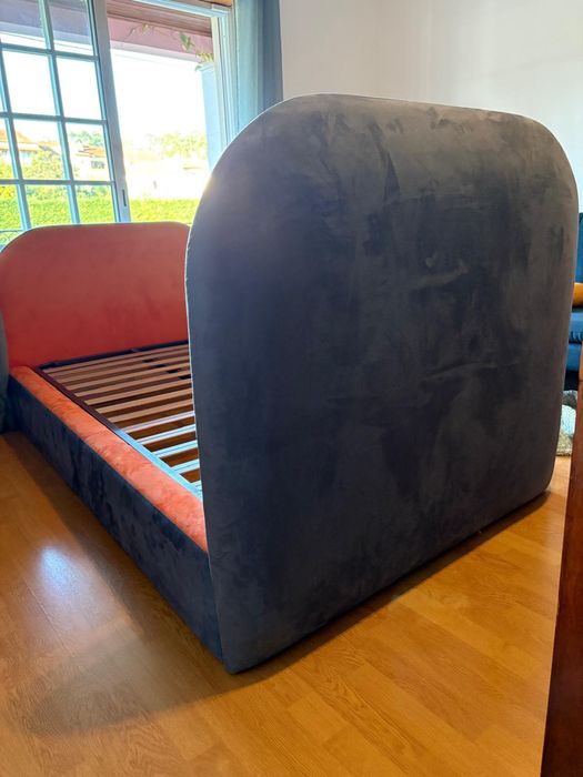 Vende-se 2 camas de solteiro