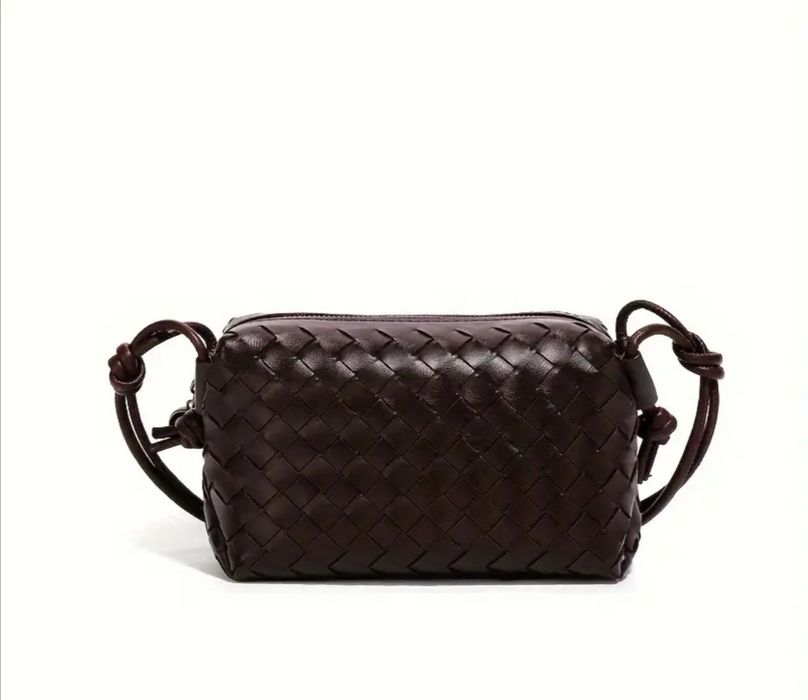 Сумка в стилі Bottega Veneta.