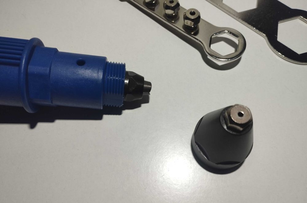 Ferramenta de rebitagem para berbequim. Rebite. Broca