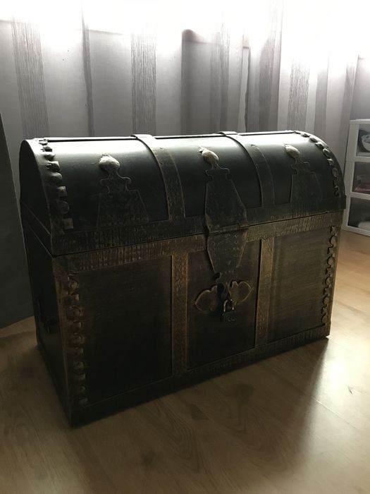Mala / Cofre em ferro