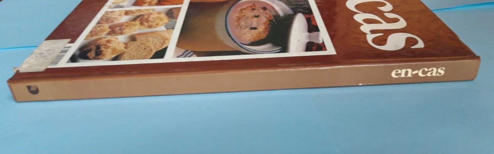 Livro - En-cas, 106 Recettes Illustrees en Couleur