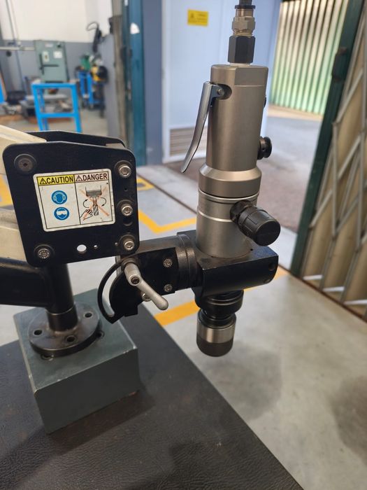 Máquina de Roscar Pneumática