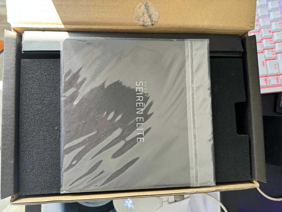 Combo Microfone Razer Seiren Elite e RAZER BlackShark V2 Pro