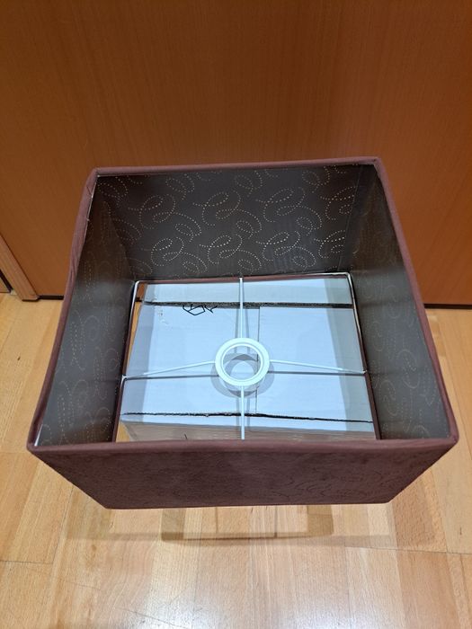 1 Candeeiro de teto + 2 de mesa de cabeceira