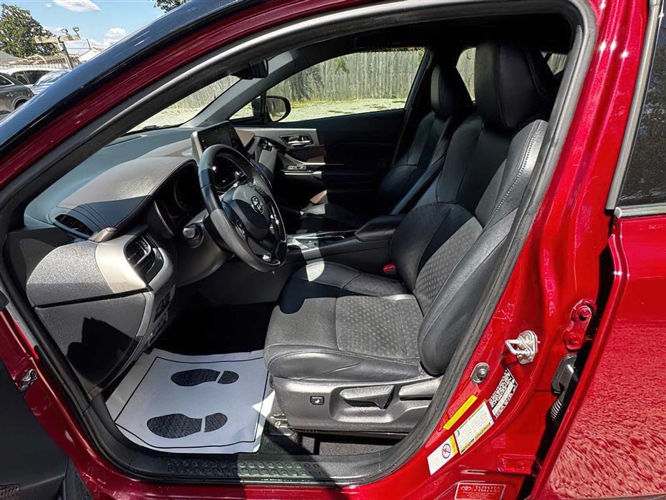 Toyota C-HR      2017