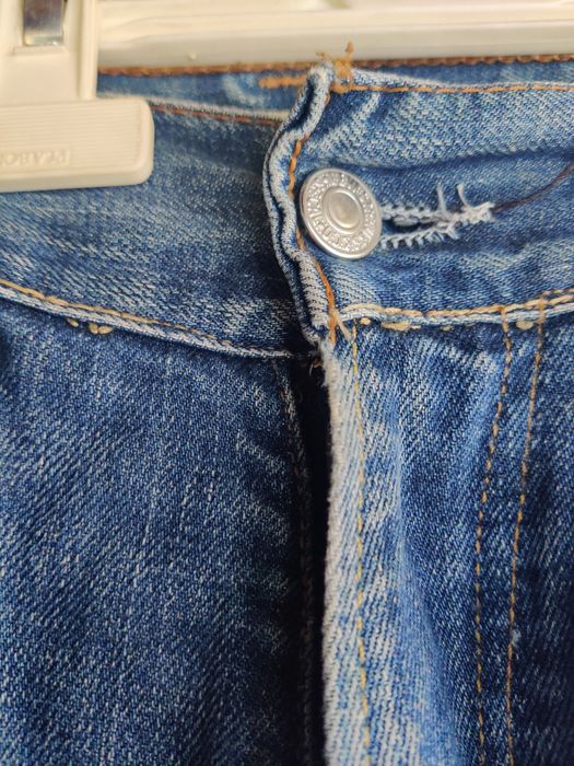 Calças Levis 506 rasgadas, Homem, W31 L34. Estado usado.