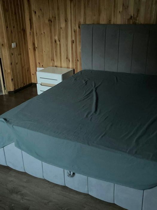 Дом с большим участком и озерами в лесу