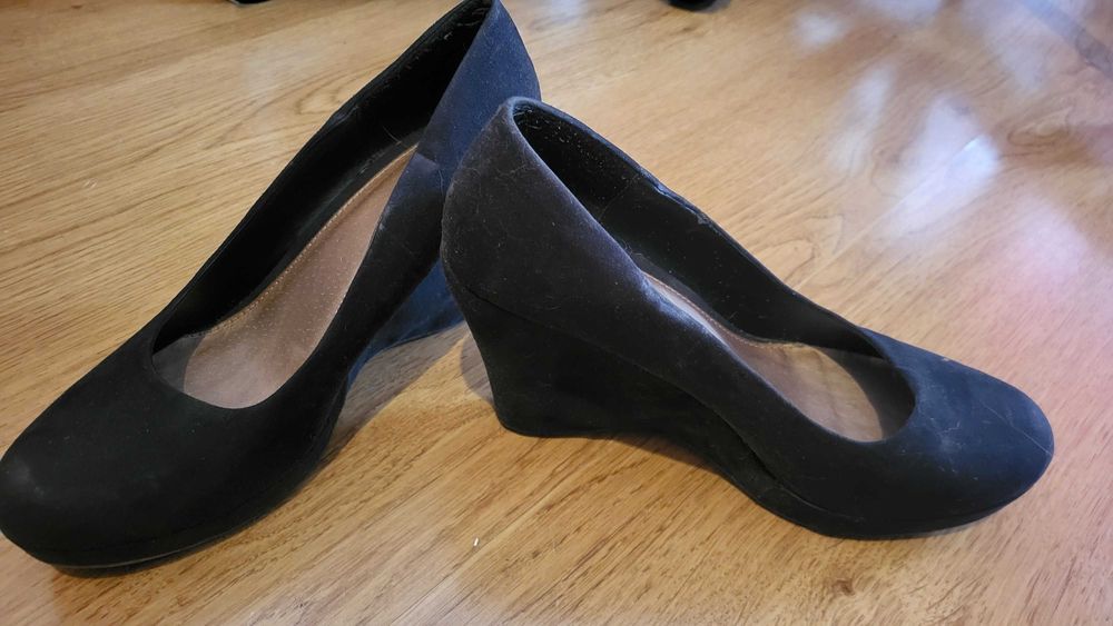 Sapatos de cunha camurça