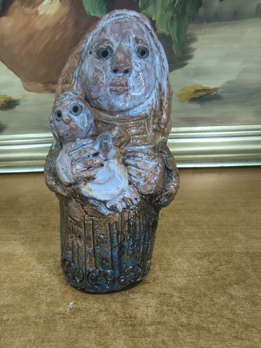Figurka ceramiczna „Matka z dzieckiem” – ceramika artystyczna