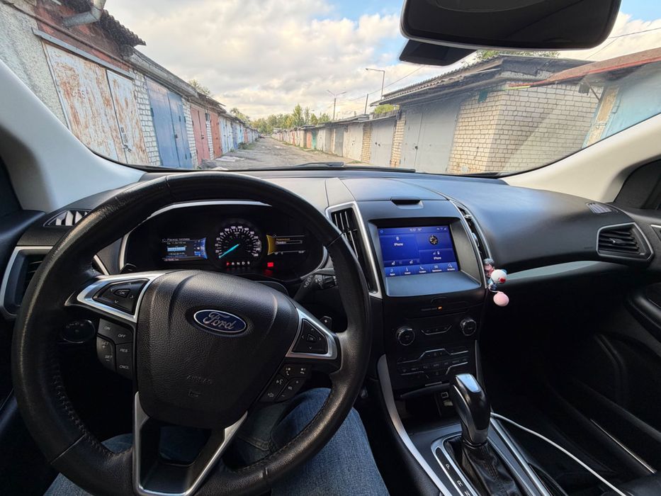 Автомобіль Ford Edge