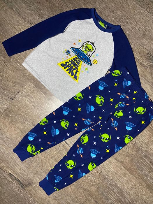 Тепла піжама інопланетяни хлопчику 4-5р.комплект кофта та штани