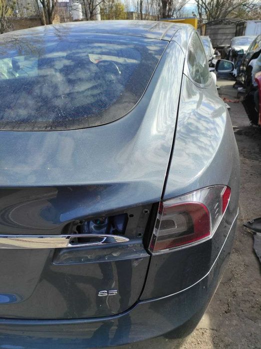 Кришка багажника в зборі Tesla Model S (12-21)