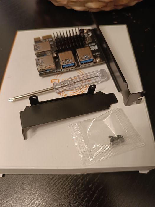 Rozdzielacz PCI-E 1x → 4x USB 3.0 (ELUTENG) | Nowy | Riser GPU