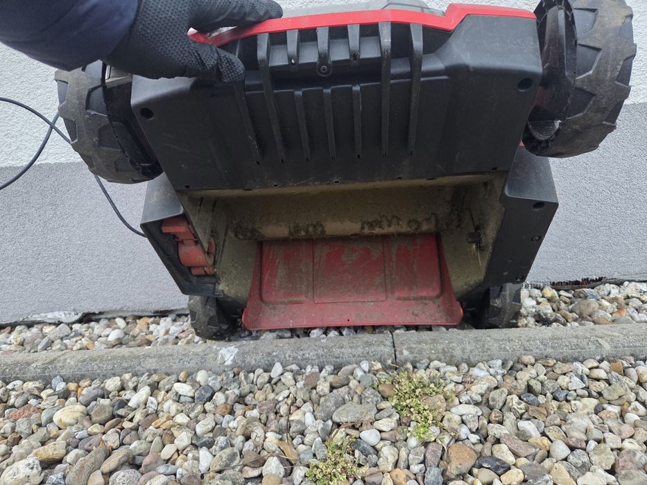 Uszkodzony wertykulator Einhell na części