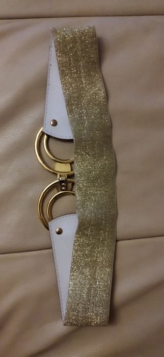 Pasek złoty z piękną klamrą