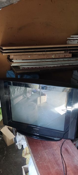 Продам б/у телевизор Samsung 32д
