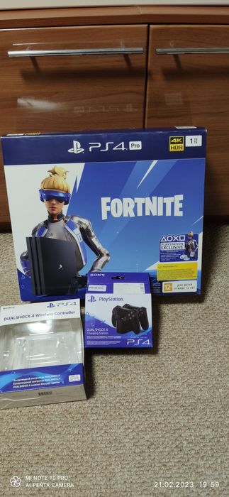 PlayStation 4 pro 1 tb.