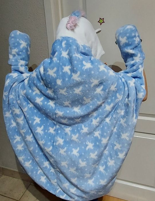 Pelerynka lub kocyk jednorożec