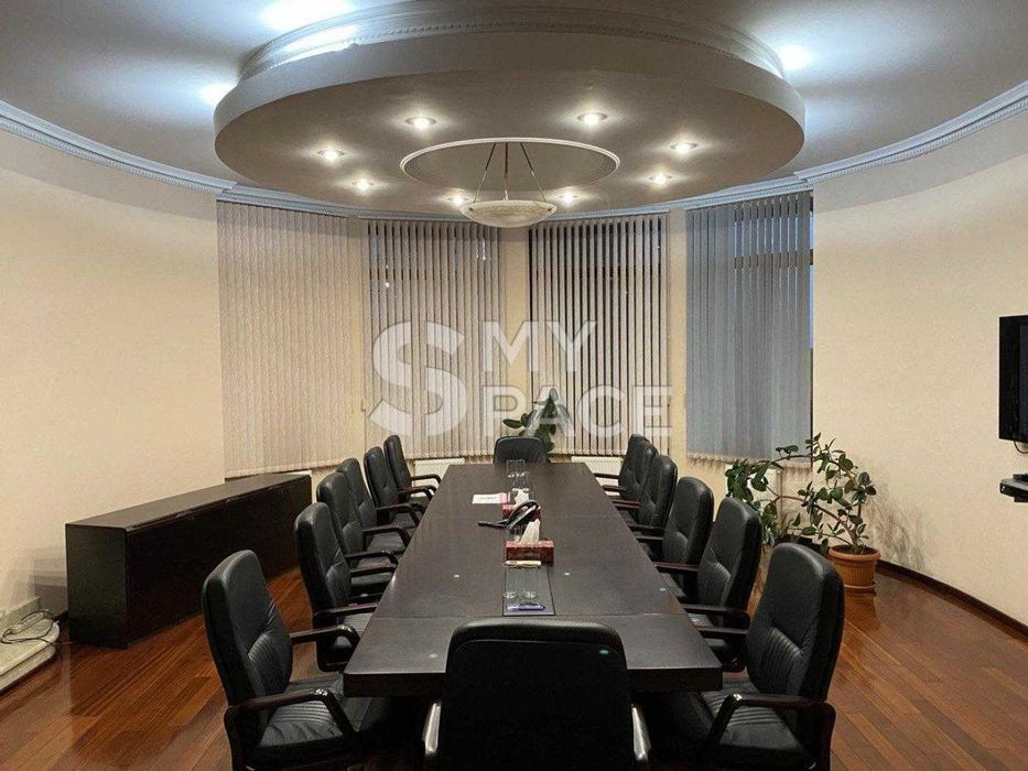 БЕЗ % Окрема будівля Метро Печерська, Либідська Офіс 570 м2