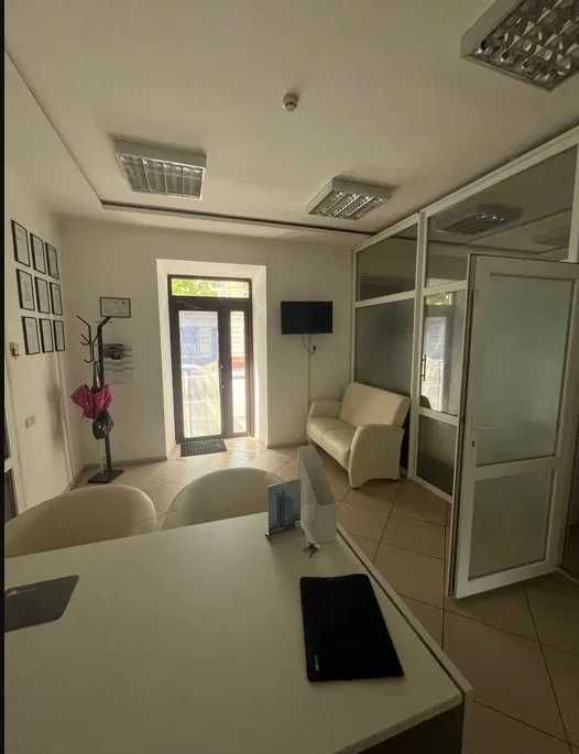 Оренда офісу магазину Фасад Центр Зелена Водоканал салон краси власник