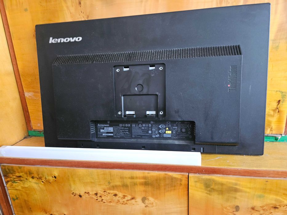 Monitor Lenovo THINKVISION do gier HDMI dp vga 1080p 23.5 cali IPS 60HZ używany sprawny