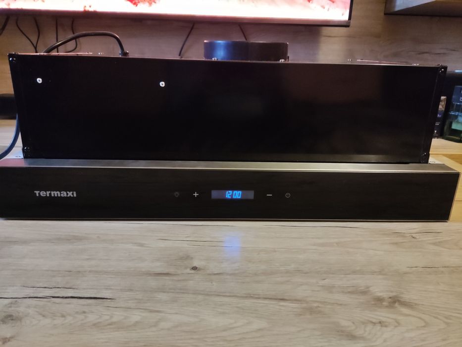 Продам кухонную вытяжку "Termaxi".