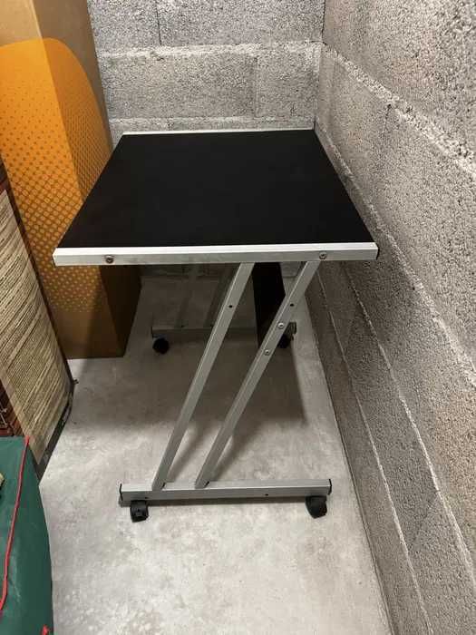 Secretària com rodas