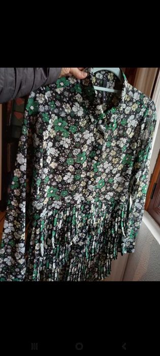 Camiseiro / Blusa - Fundo preto com flores verdes - S - Tiffosi