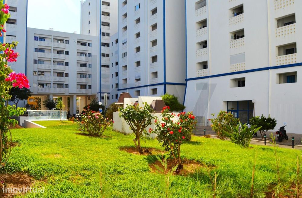 Apartamento T1 Mobilado e Equipado no Clube Praia da Rocha, a 300m do