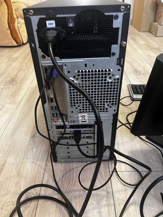 Компютер Ryzen 1200/8Gb/RX640/SSD+HDD та 2 монітори