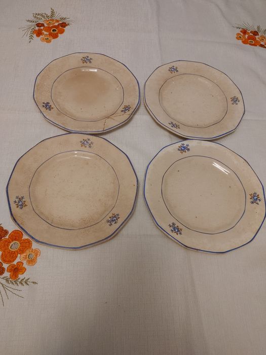 Conjunto de pratos de sobremesa