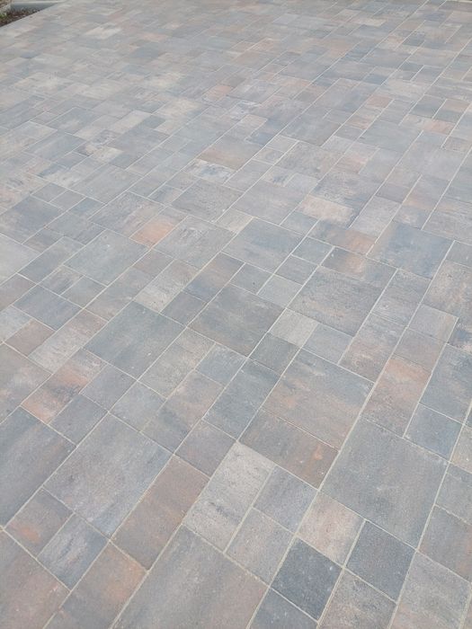 Укладка тротуарной плитки. И гранитной брусчатки. - Будівельні послуги ...