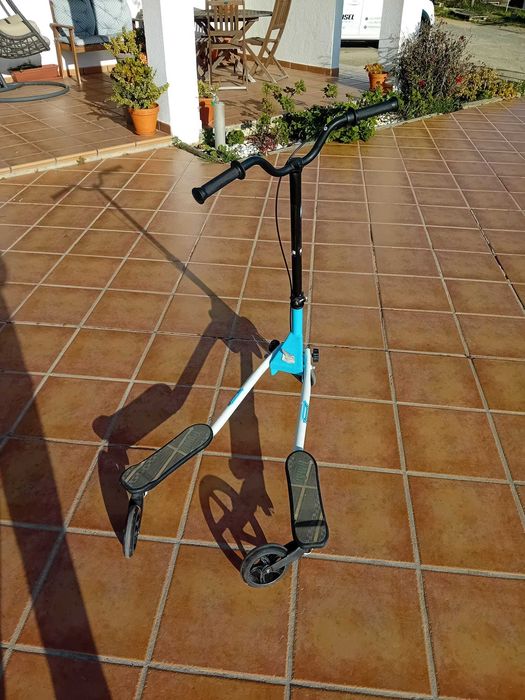 Trotinete 3 rodas c/travão pouco uso