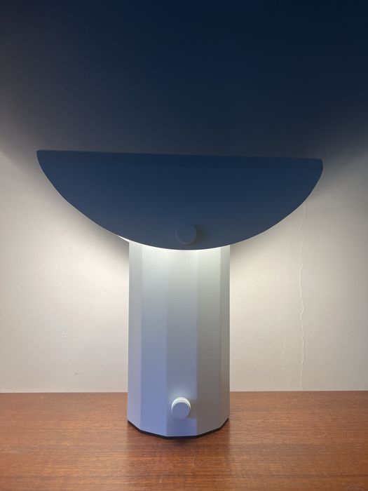 Lampa stołowa Apolin projektu Grynasz Studio