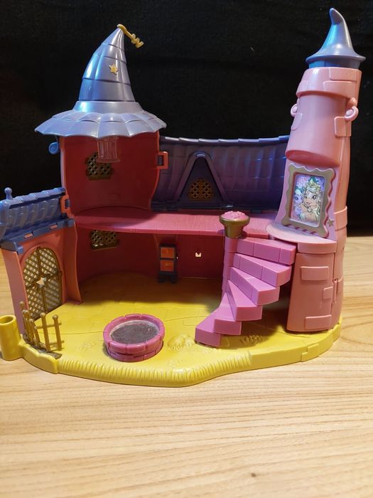 Świecący Zamek Little Pony plus dodatki -drugi zamek, walizka, kucyki