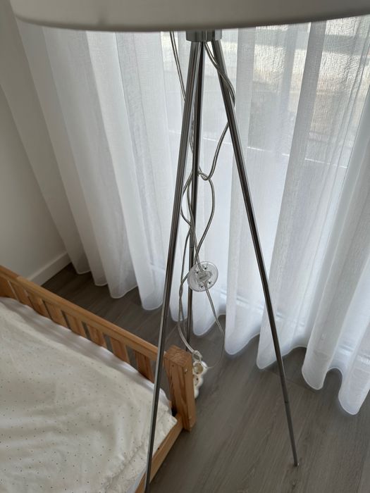 Candeeiro de pé alto