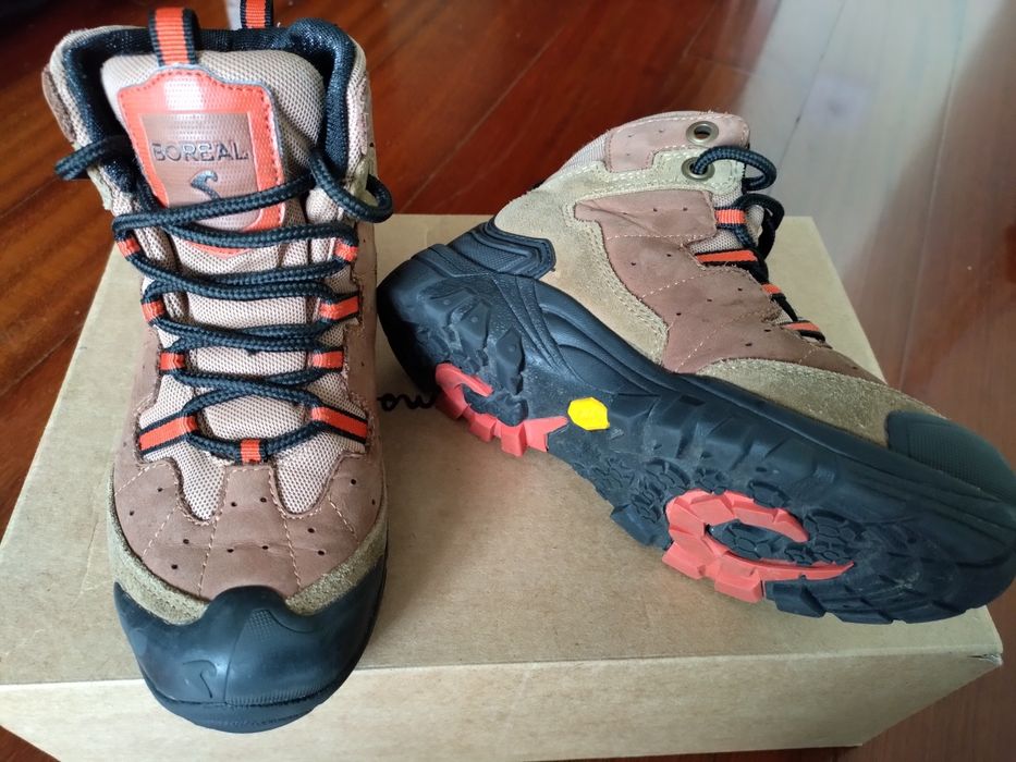 Botas Boreal - Caminhada Nevada, como novas, com 70% de desconto!!!