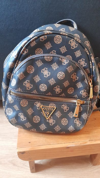 Mochila castanha Guess