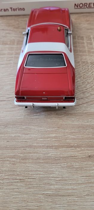 .Miniatura Ford.