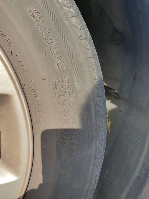 Vendo 4 Jantes 15  e 4 Pneus  205/60R15