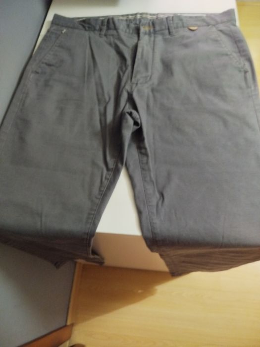 Calças de homem tamanho 44