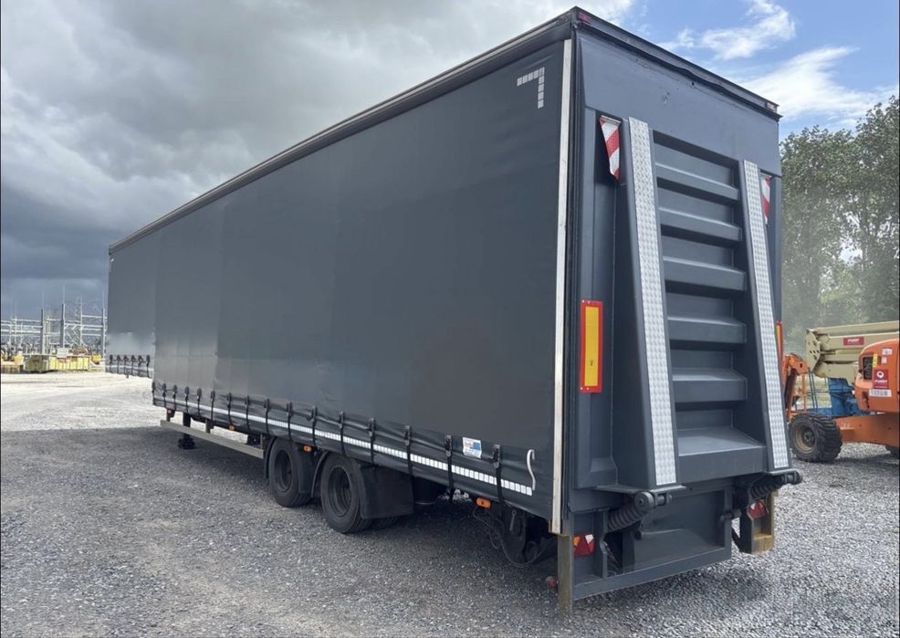 SEMI-REBOQUE FRUEHAUF Porta Maquinas com Rampa Hidraulica Excelente ###OPORTUNIDADE###