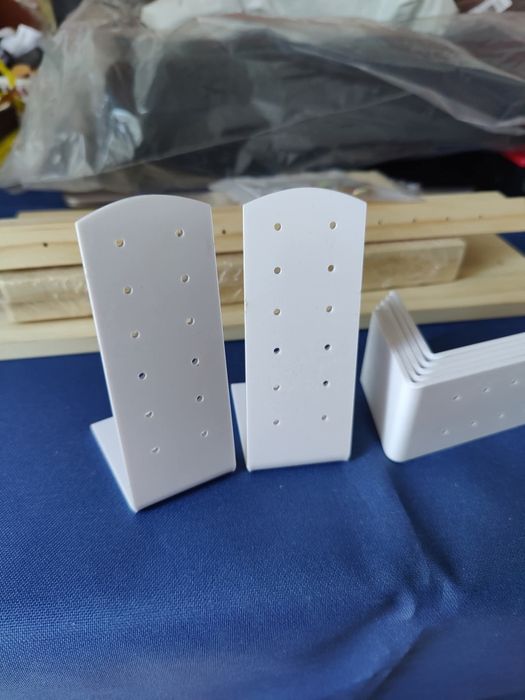 Stojak na kolczyki 42 pary zestaw ekspozytor 7szt biały