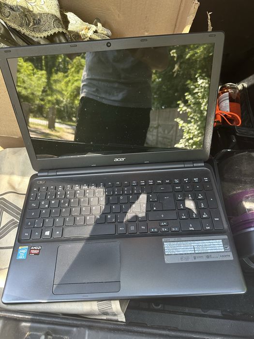 Laptopy Acer Lenovo Fuitsu