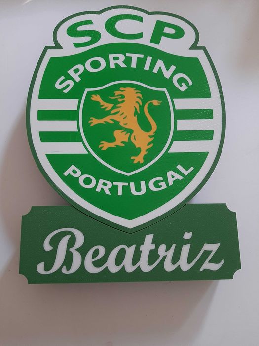 candeeiros com logotipo de clubes de futebol e imagem de anime