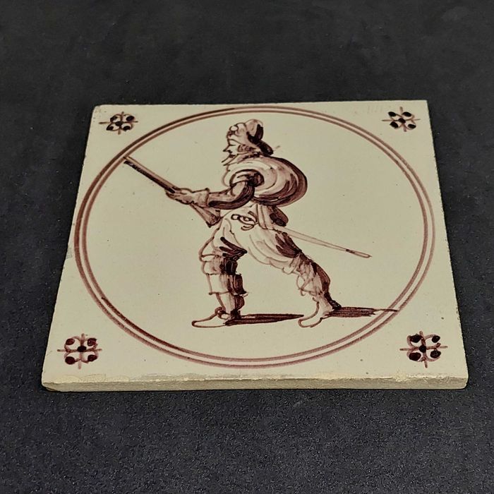РЕДЧАЙШАЯ плитка ГОЛЛАНДИЯ 18-й век 2 шт. ВОИН керамика БАРАБАНЩИК