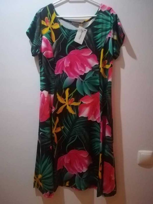 Vestido florido manga curta