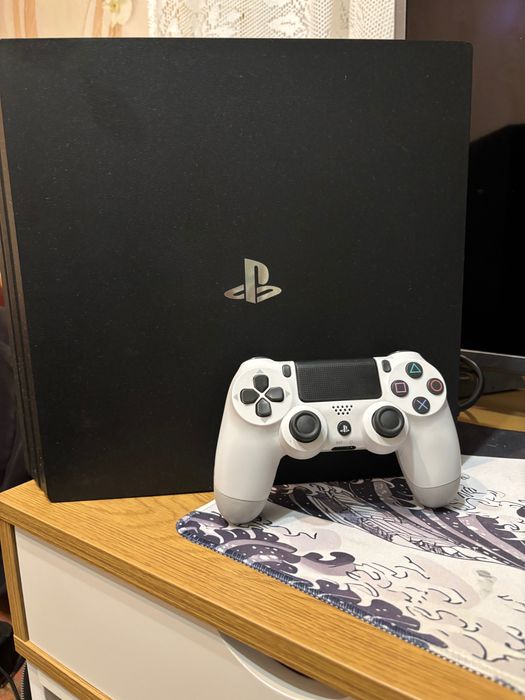 Пс 4 про у хорошому стані