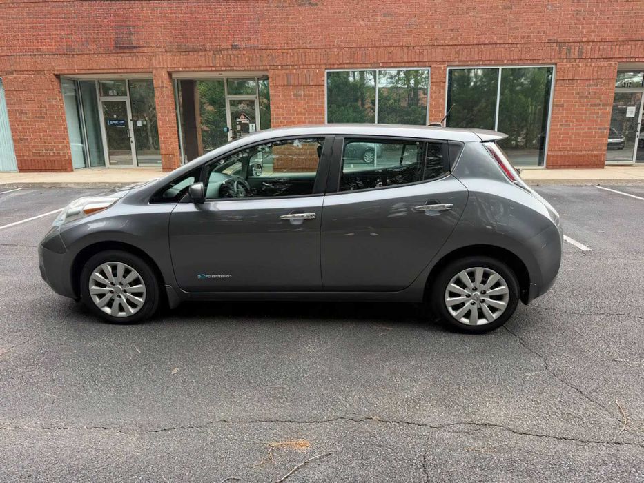 Nissan LEAF      2015