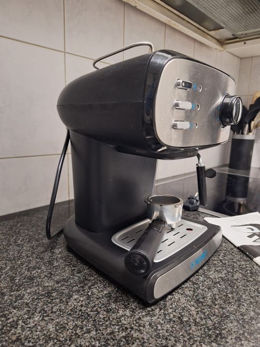 Máquina de Café Manual KBECM4842 KUBO